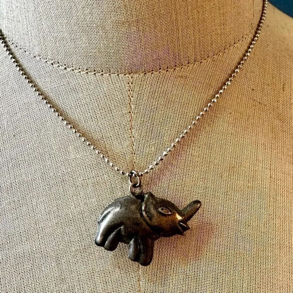 Silver tone puffy elephant pendant necklace